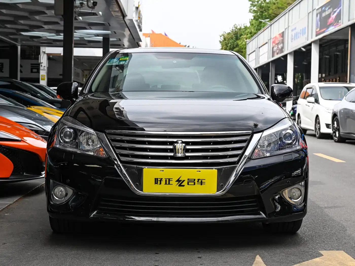 Toyota Crown 2012 2.5L Royal Leather Edition фото 2