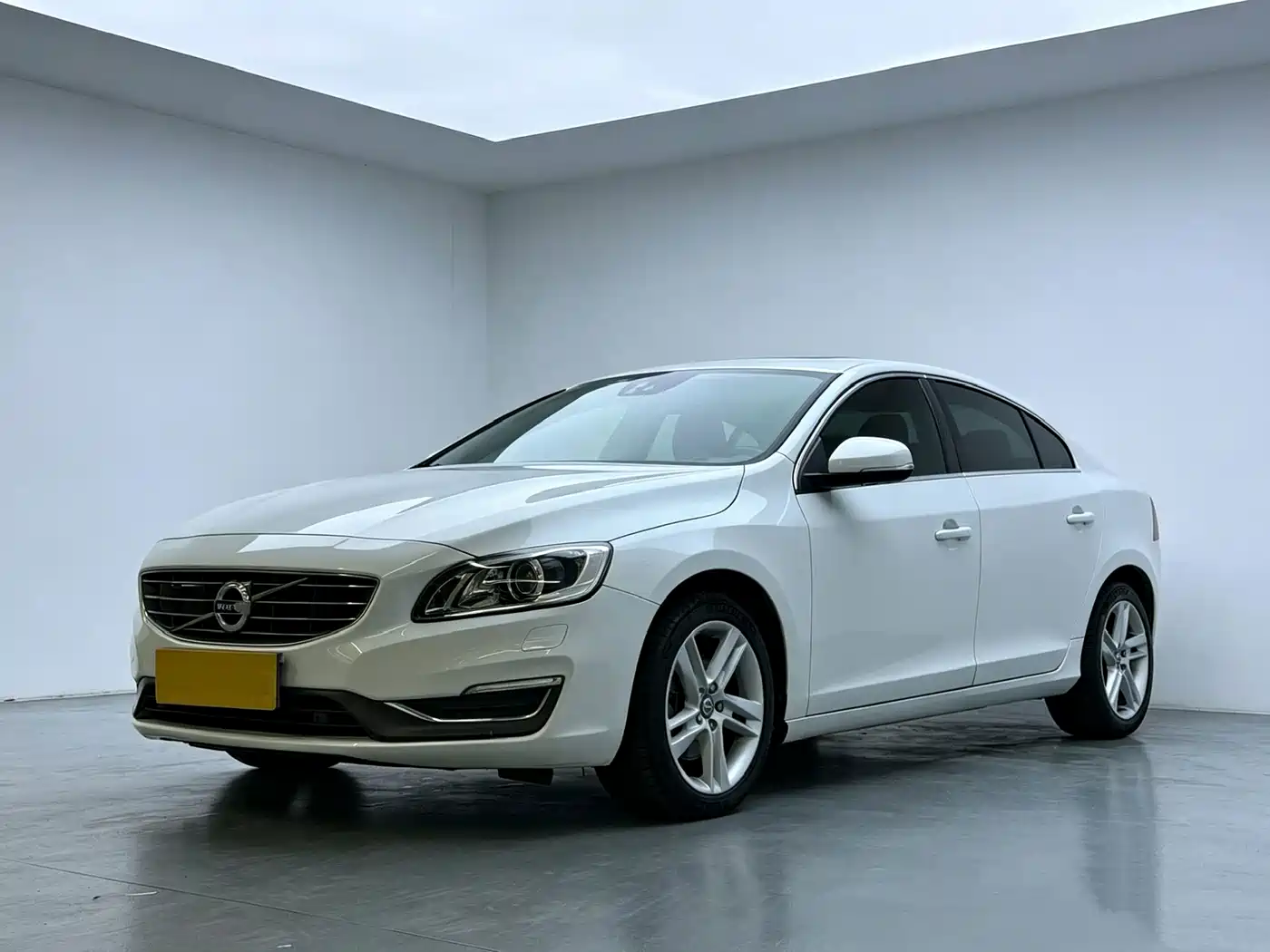 Volvo S60 2015 — пригон из Китая