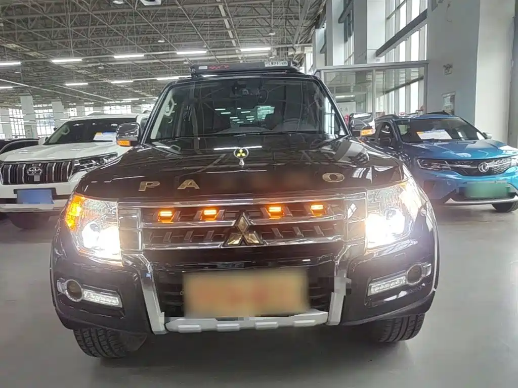 Mitsubishi Pajero (Import) 2016 3.0L Automatic Premium (China V) фото 3