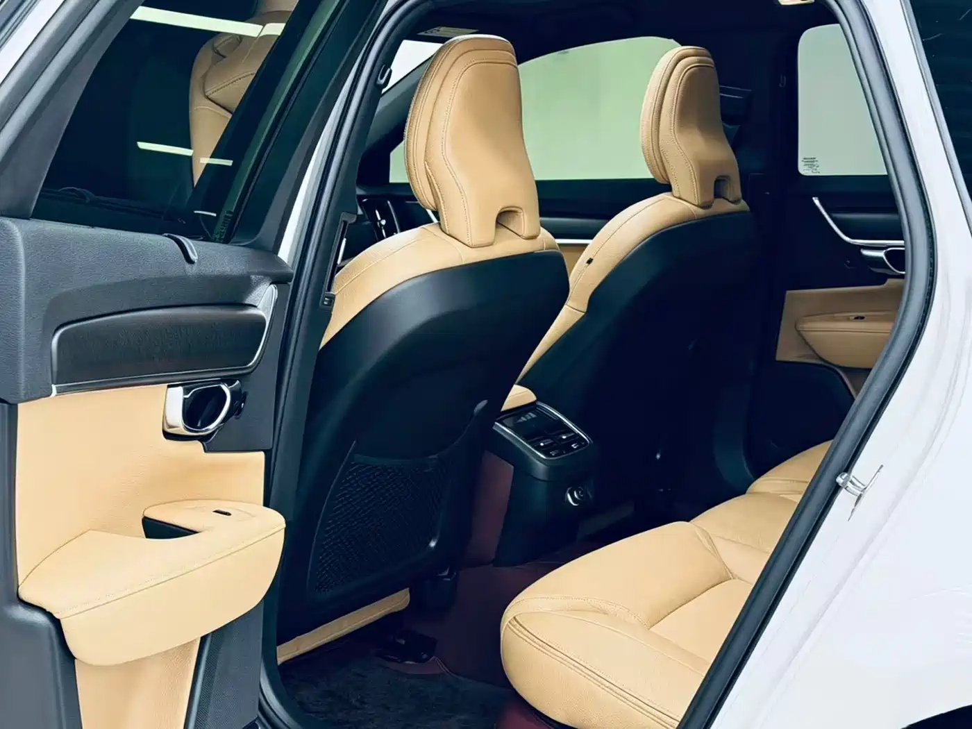Фото 10 - Volvo V90