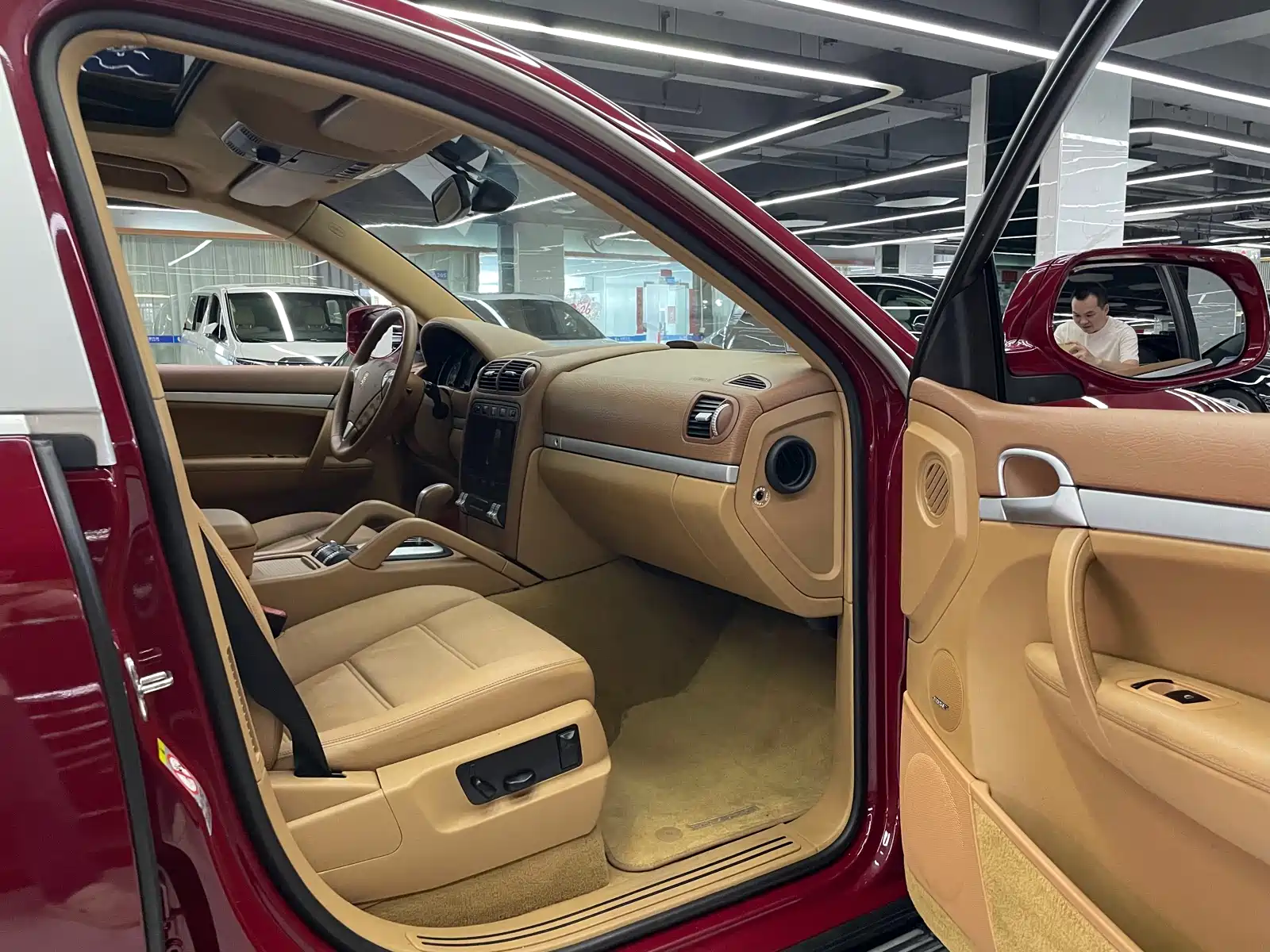 Photo 8 - Porsche Cayenne