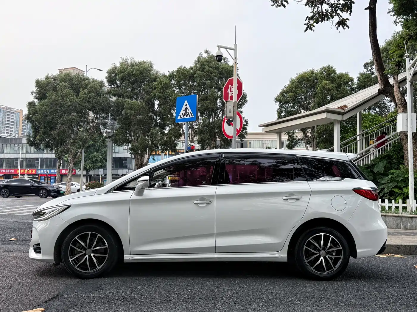 BYD Song MAX 2018 1.5T Auto Smart Connected Premium 7-Seater фото 4