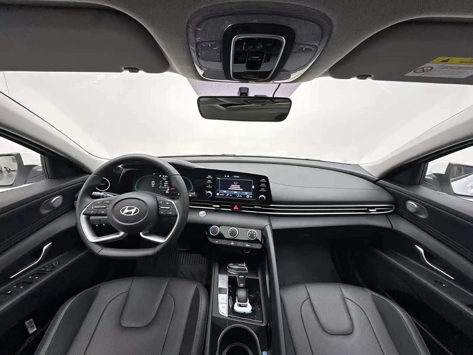 Photo 4 - Hyundai Elantra