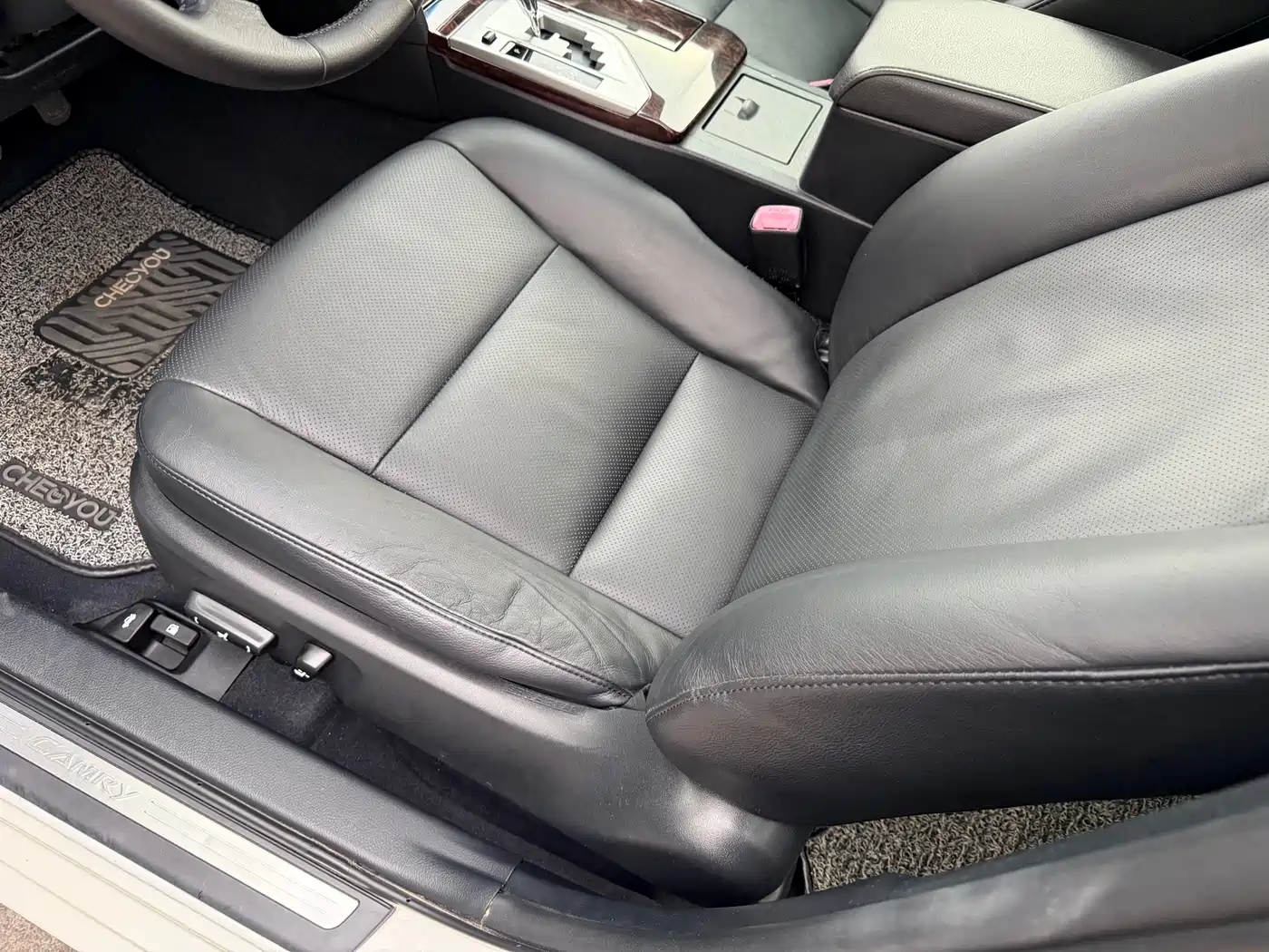 Toyota Camry 2015 2.0G Leading Edition фото 8
