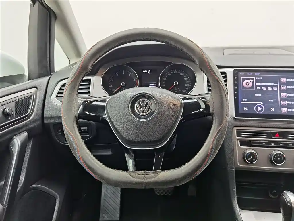 Volkswagen Golf Sportsvan 2016 1.6L Automatic Comfort фото 11