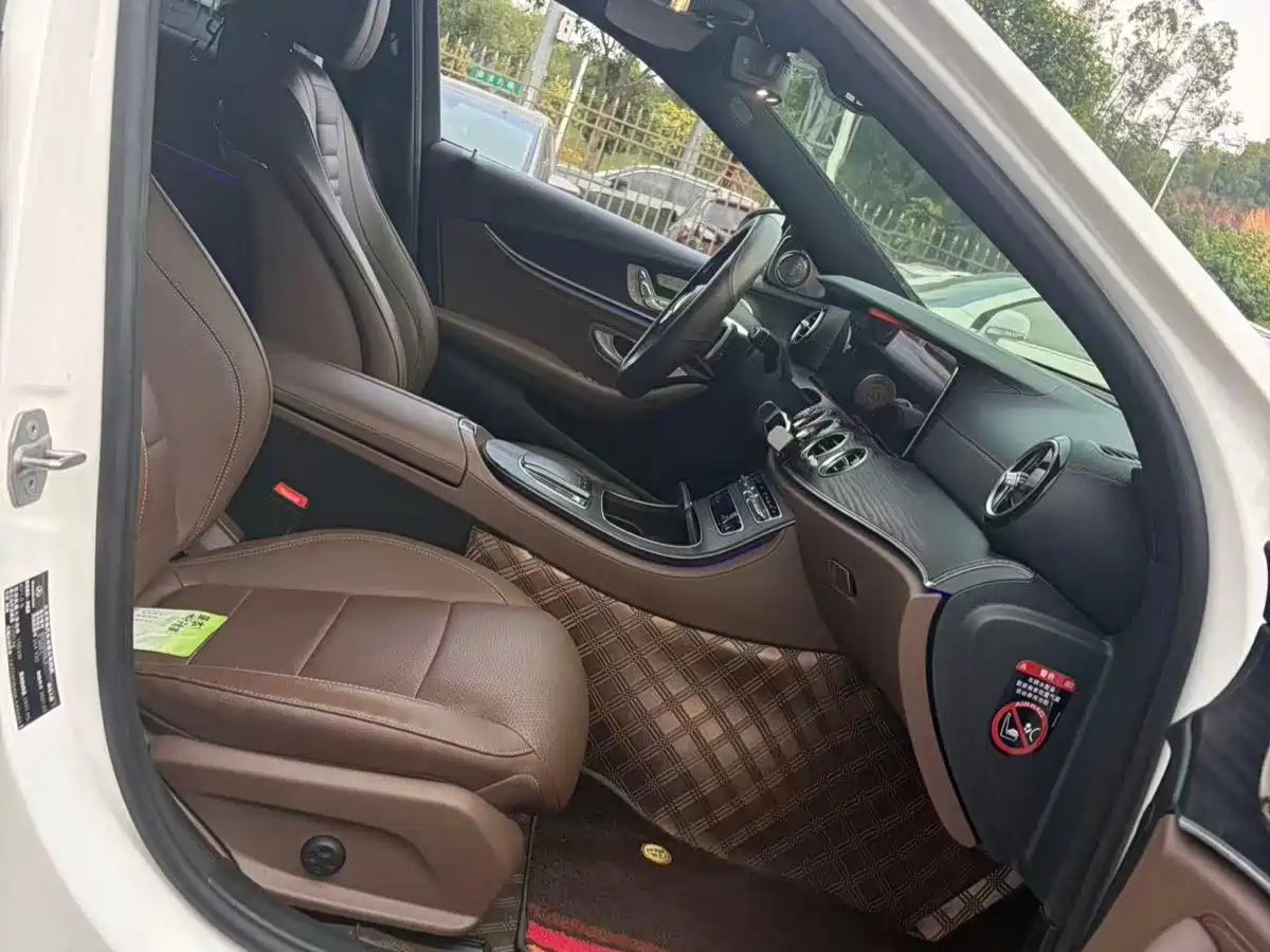 Фото 7 - Mercedes-Benz E-Class