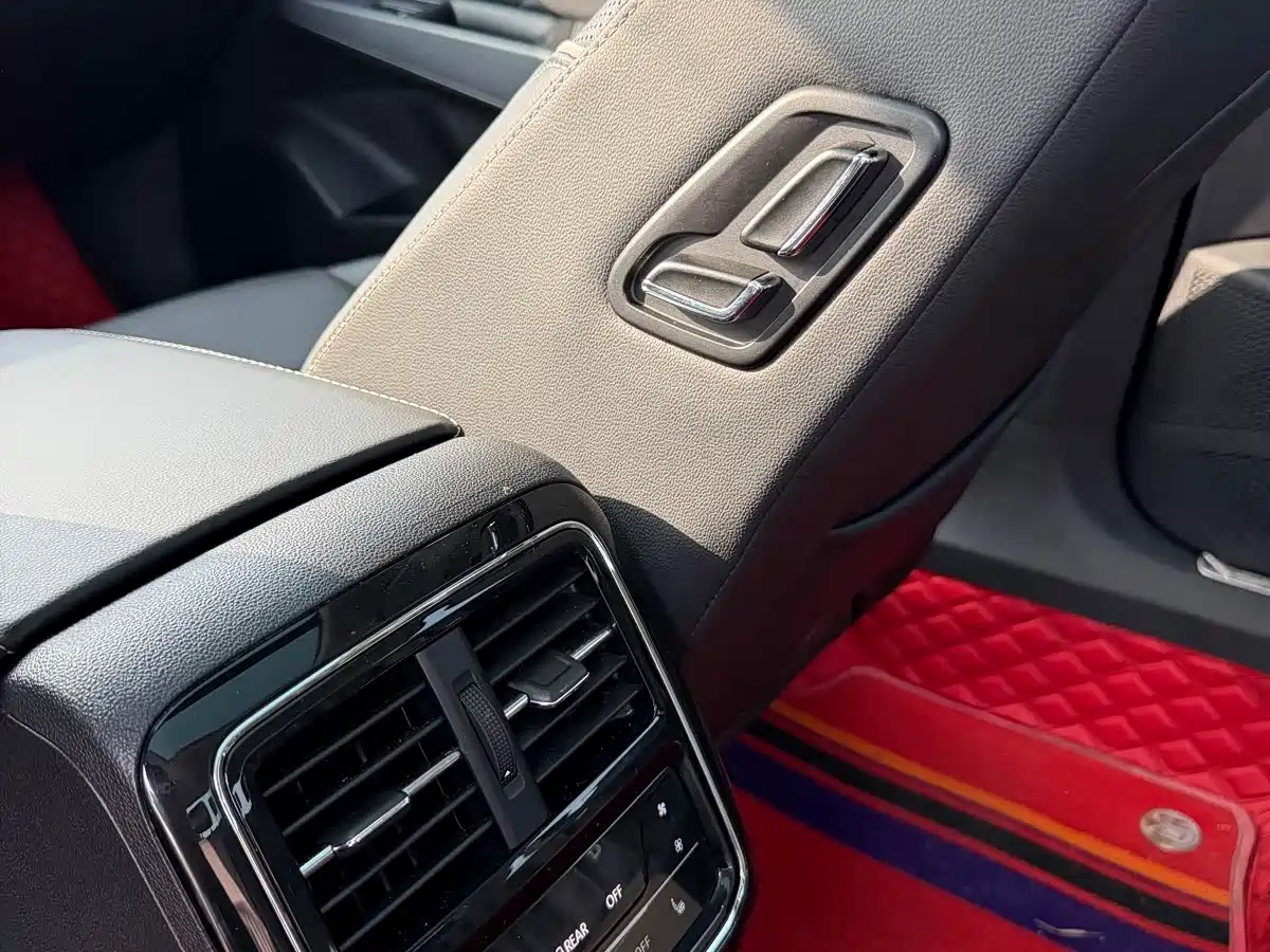 Volkswagen Passat 2022 330TSI Premium Edition фото 14