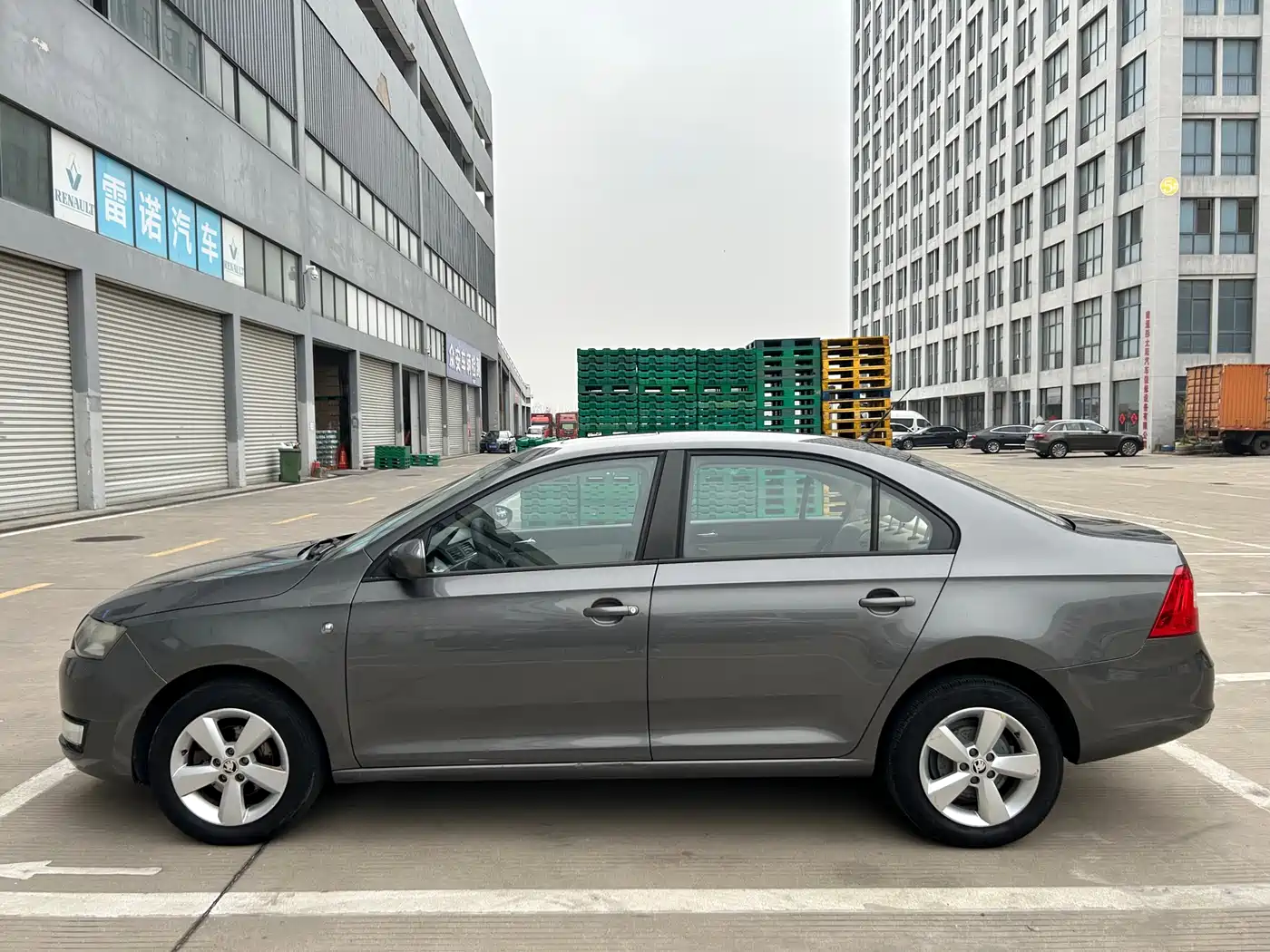 Škoda Rapid 2013 1.6L Manual Smart Selection фото 5