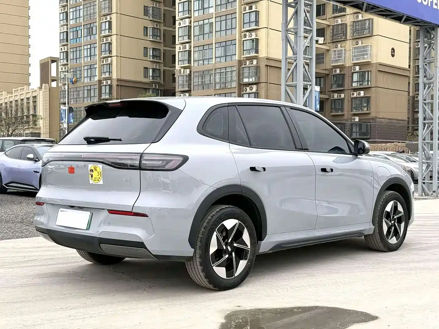 Фото 4 - Geely Galaxy Galaxy E5