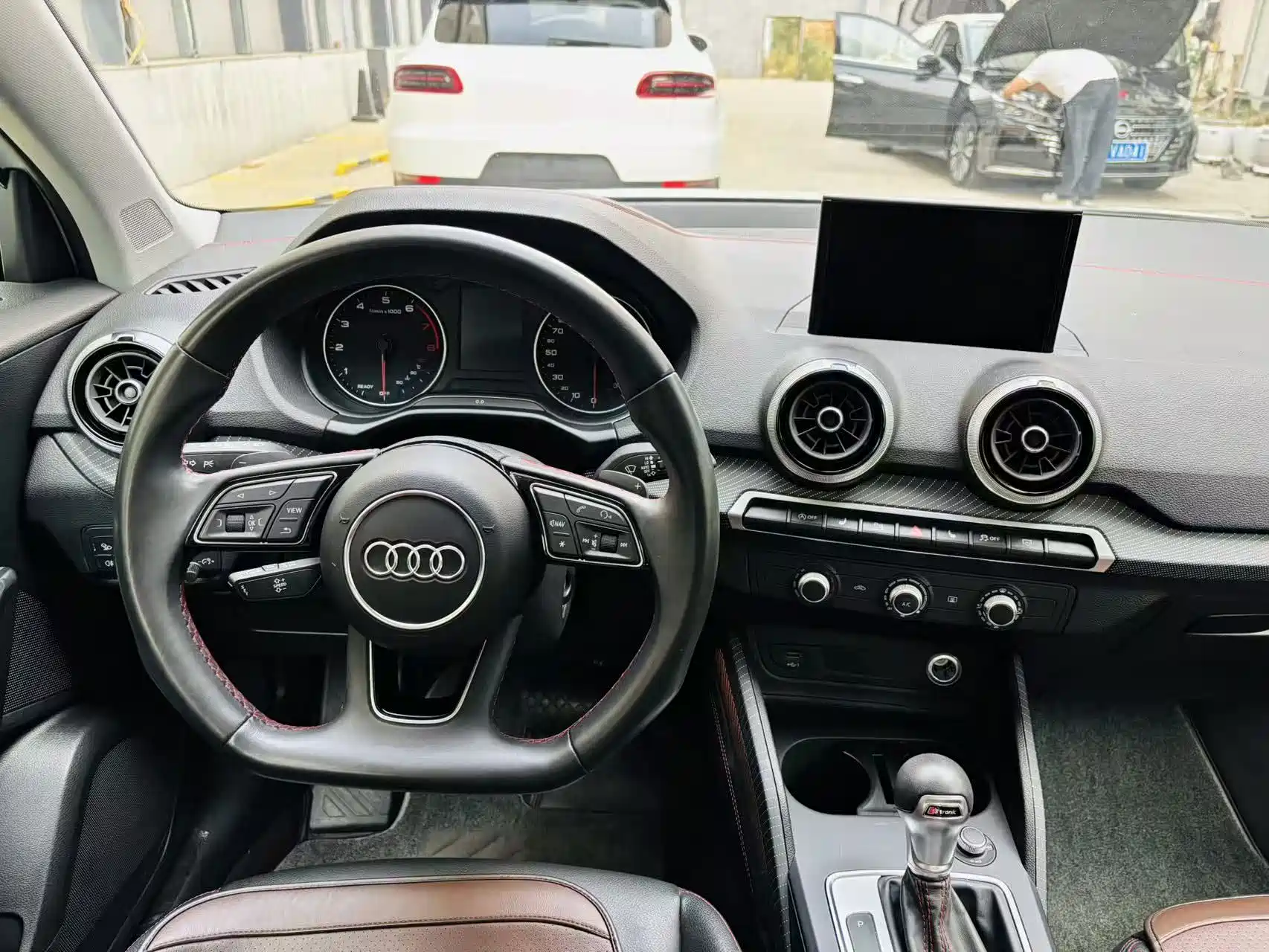 Photo 7 - Audi Q2L