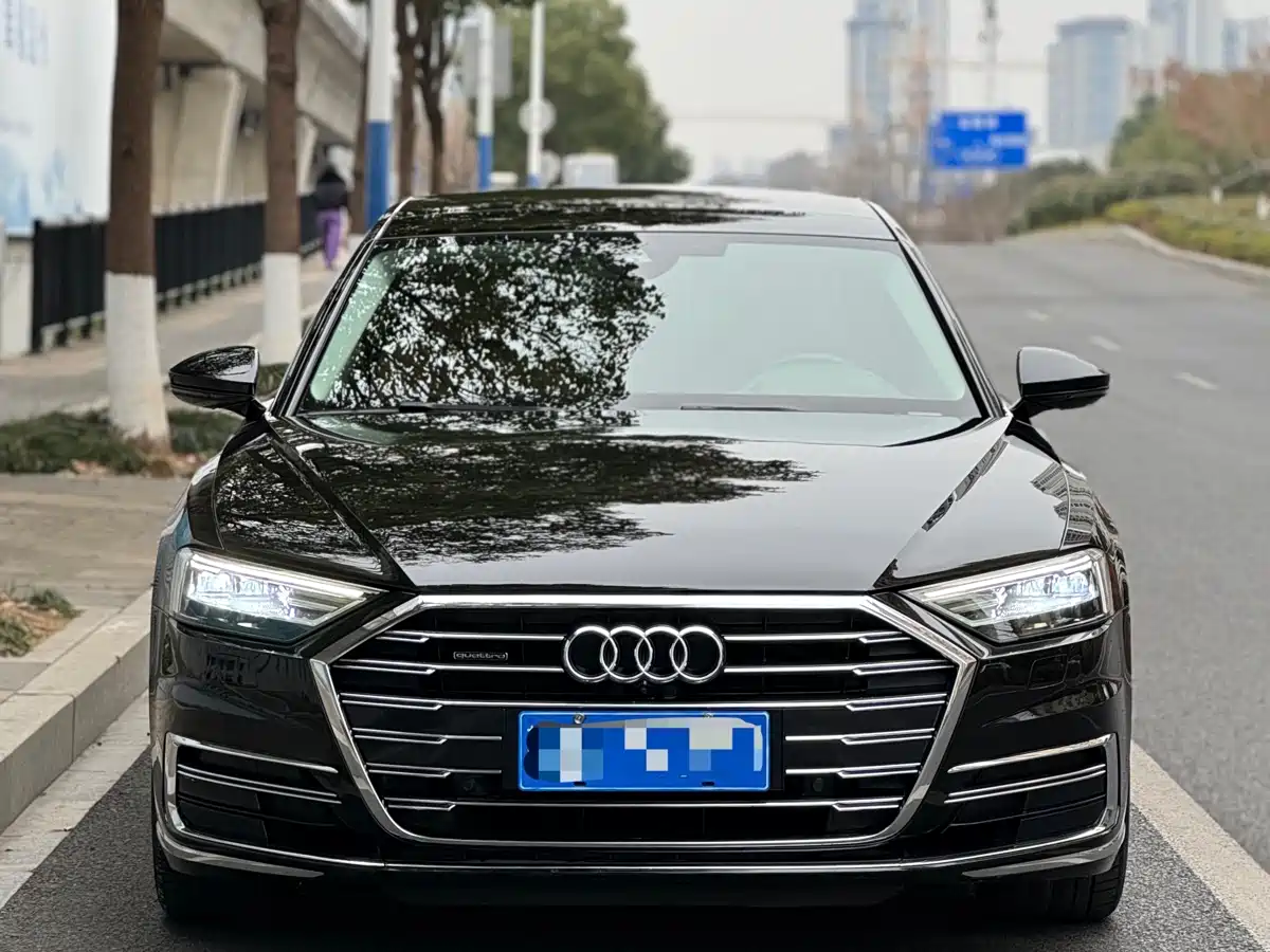 AUDI A8
