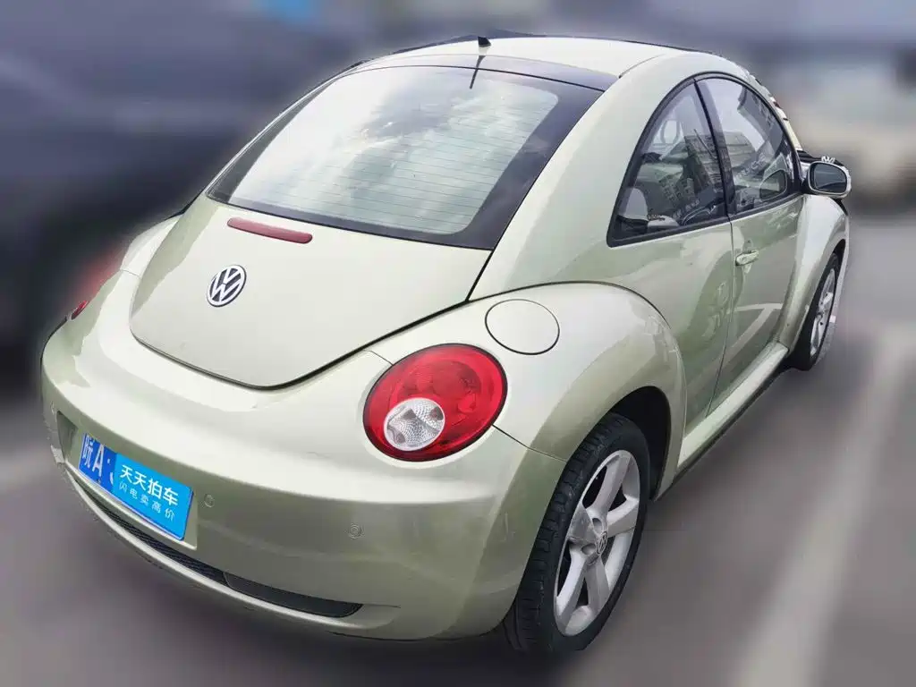 Photo 2 - Volkswagen Beetle