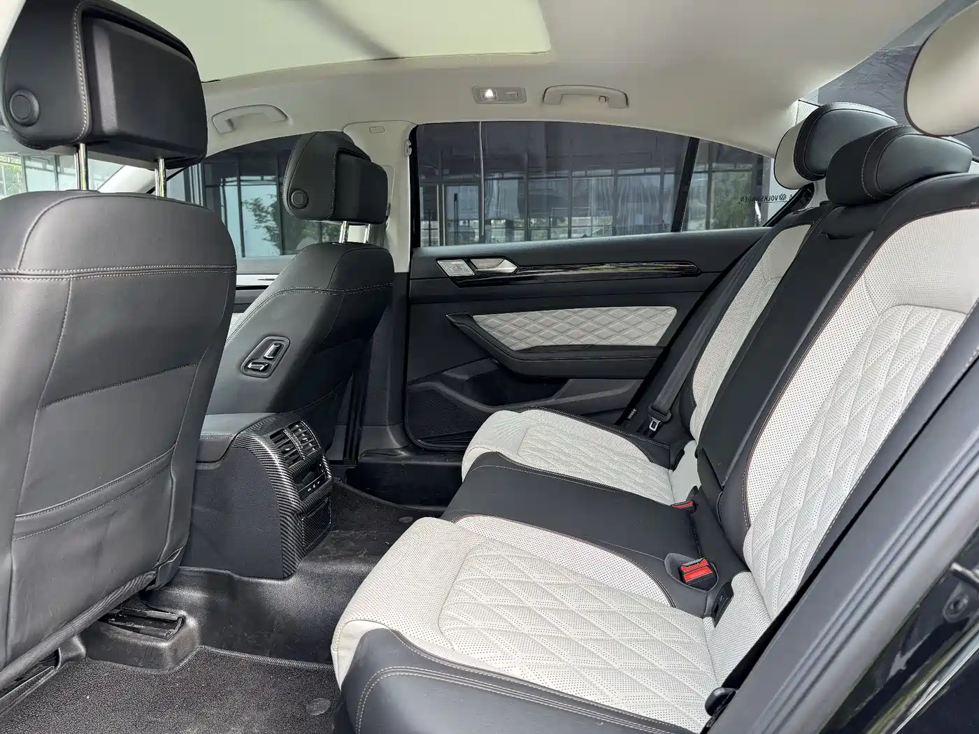 Volkswagen Magotan 2023 Model 2 Million Commemorative Edition 330TSI DSG Luxury фото 4