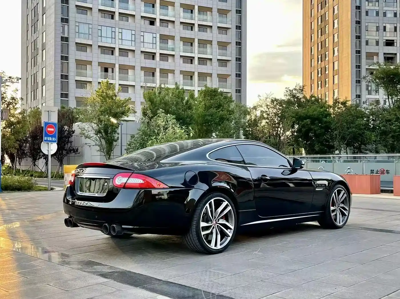 Jaguar XK 2012 XKR 5.0L Supercharged Coupe фото 9