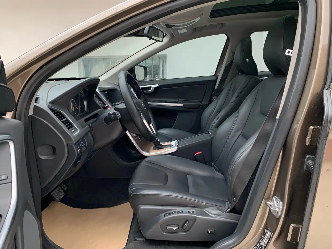Фото 6 - Volvo XC60