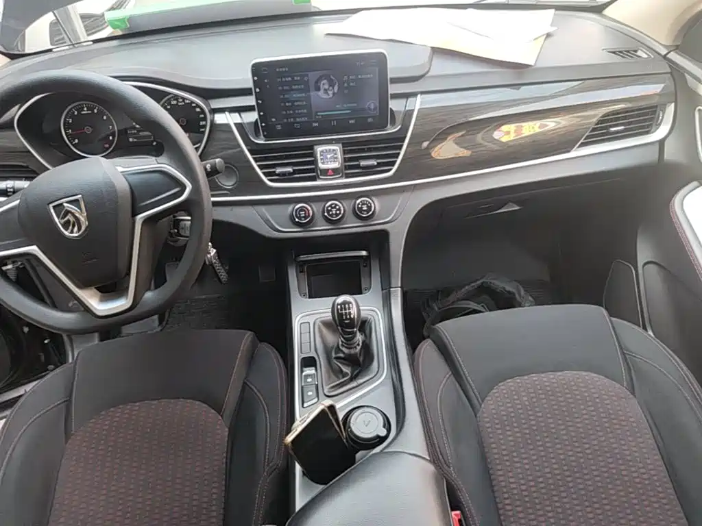 Baojun 560 2017 2017 1.5T Manual Comfort 7-seater