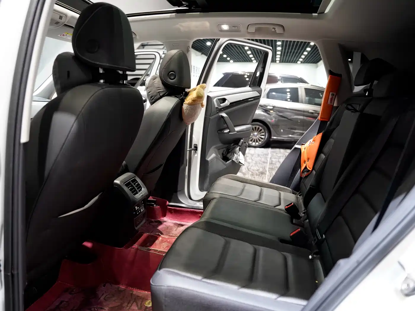 Volkswagen Tayron 2022 330TSI 2WD Luxury Smart Connect Edition фото 9