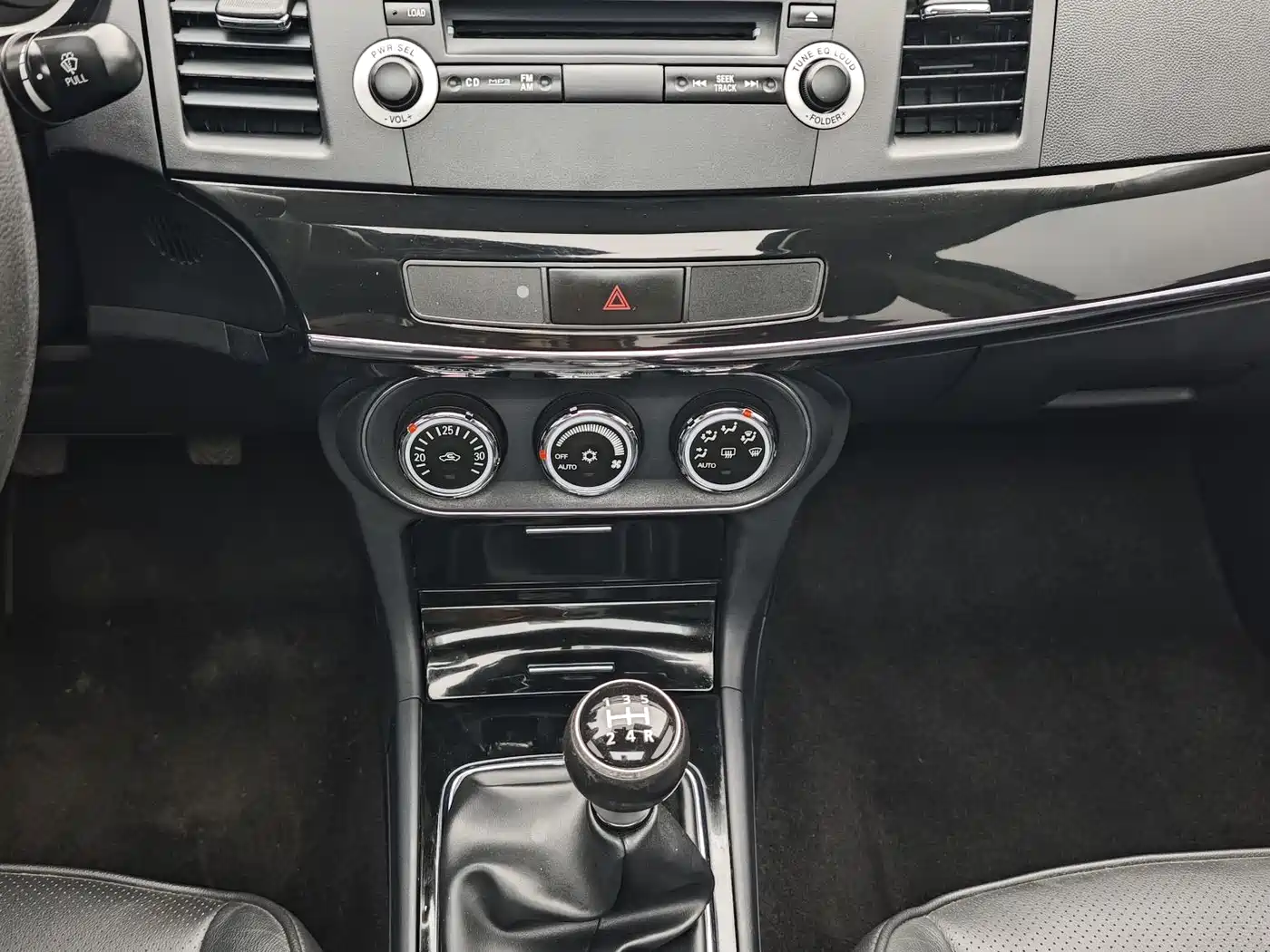 Mitsubishi Lancer EX 2013 ZhiShang Edition 1.8L Manual Luxury фото 7