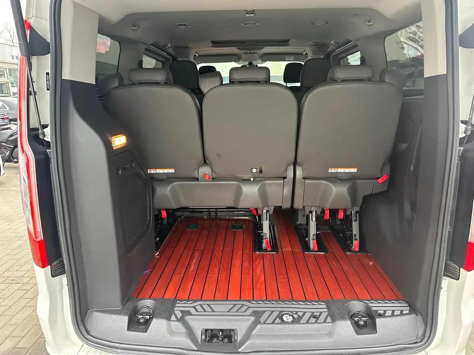 صورة 12 - Ford Tourneo