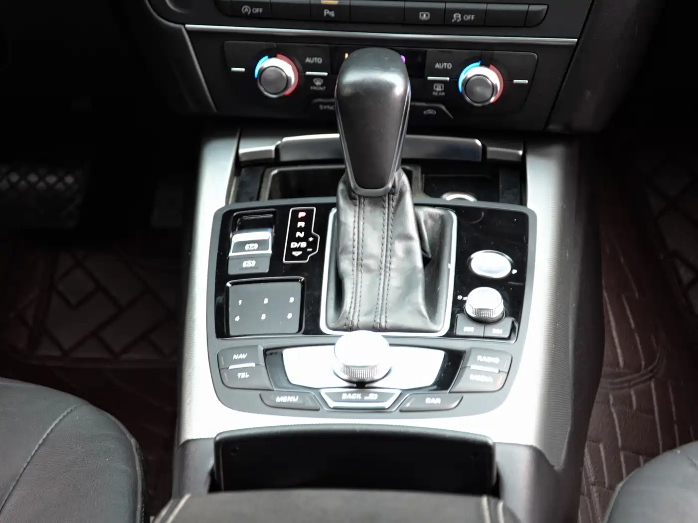 Audi A6L 2018 30th Anniversary 45 TFSI quattro Sport фото 21