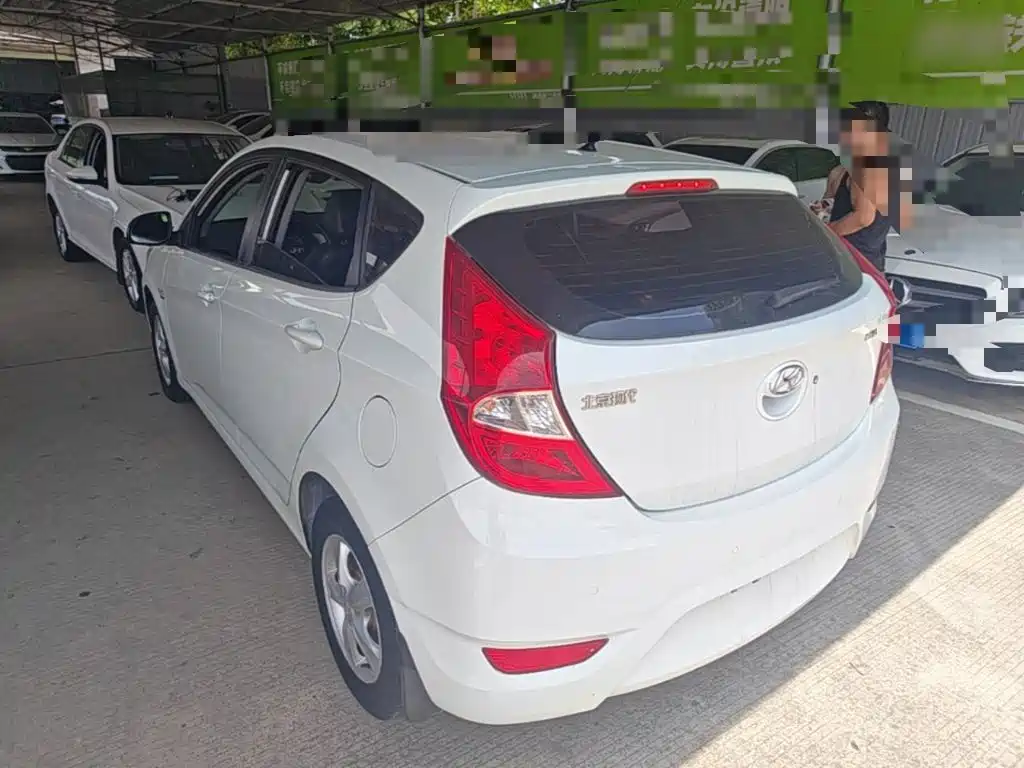Hyundai Reina 2014 2014 Model 1.4L Automatic GLX