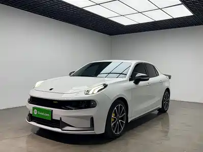 Lynk & Co 03