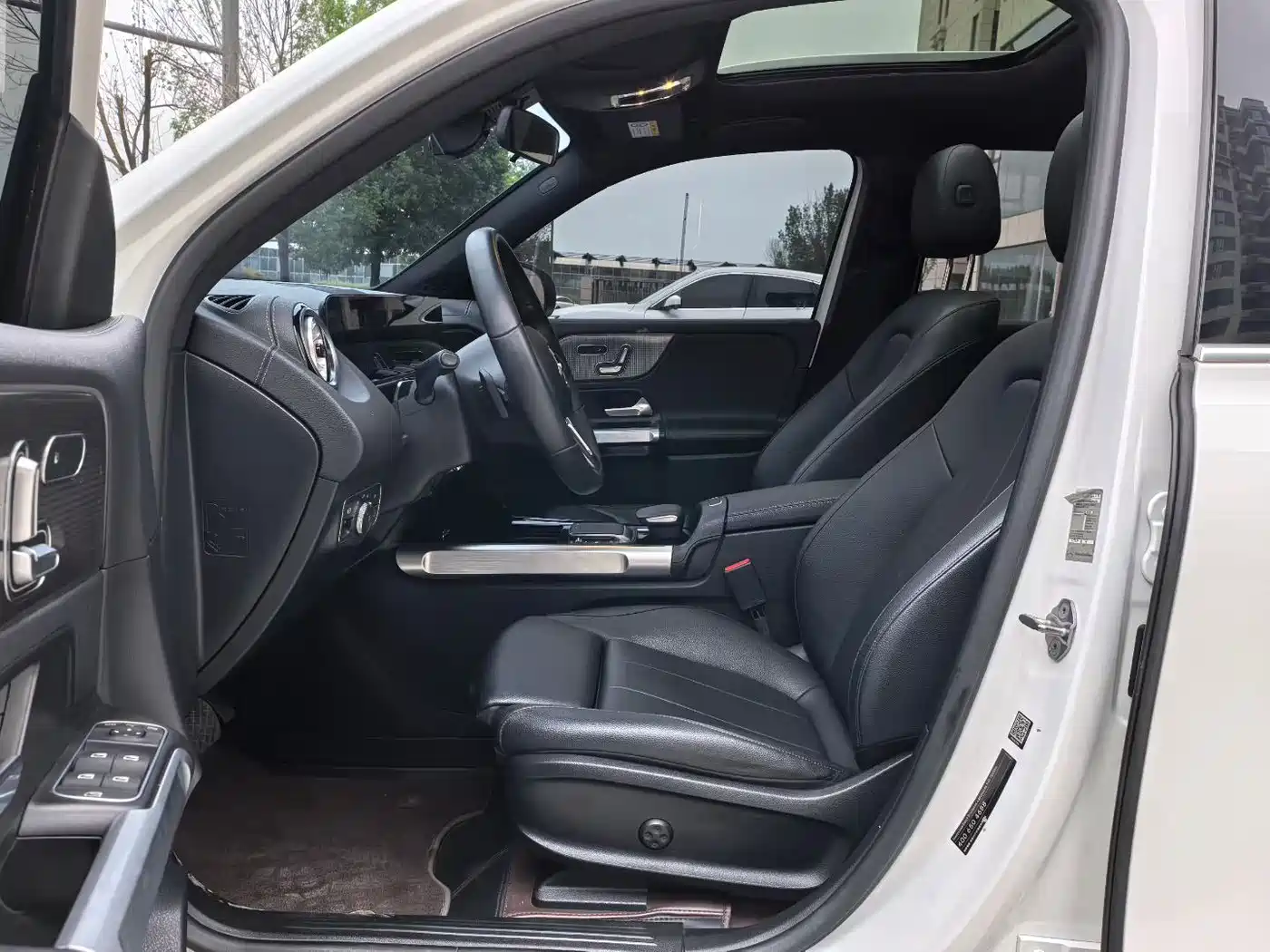 MERCEDES-BENZ EQB