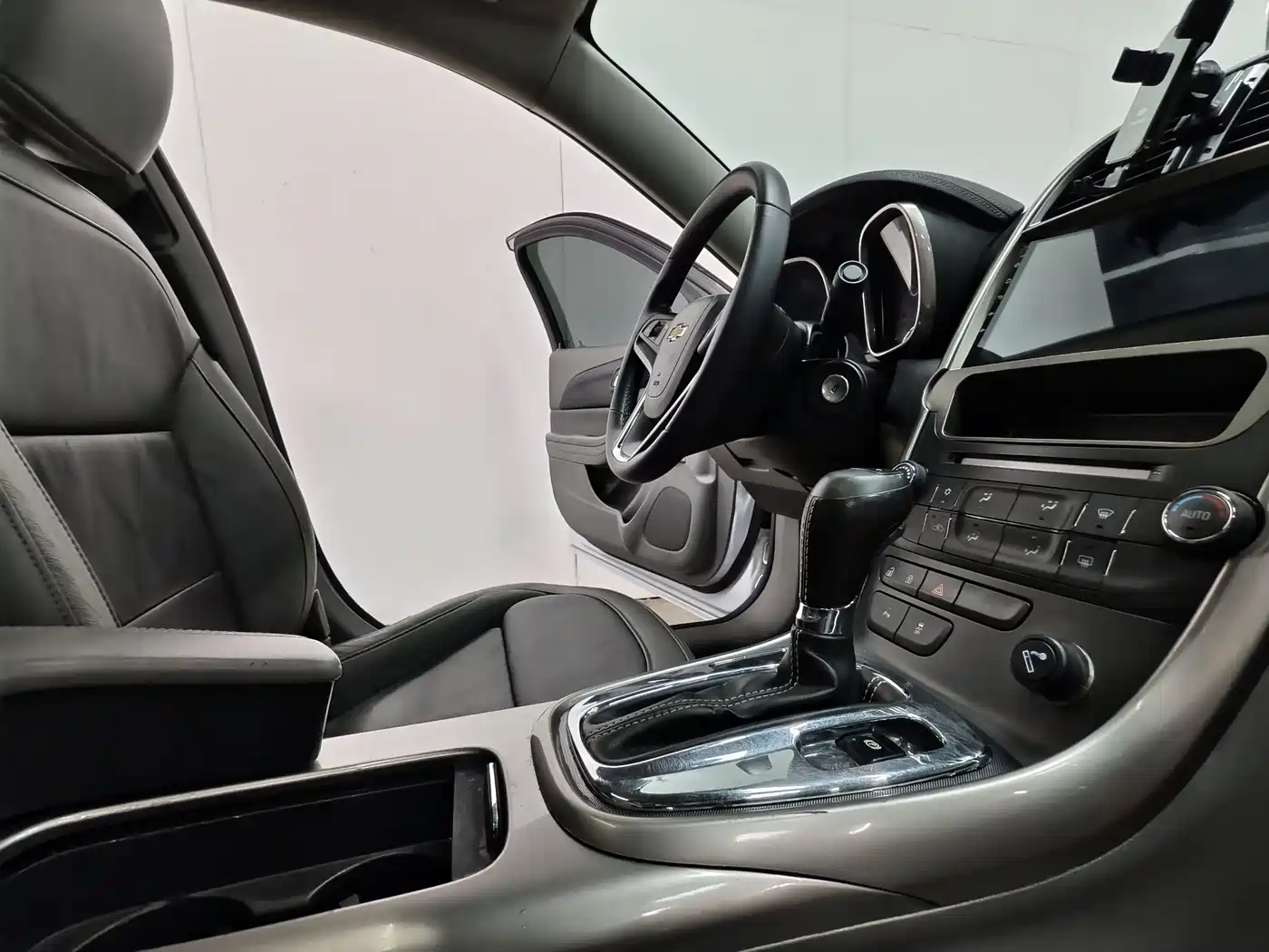 Chevrolet Malibu 2014 2.0L Automatic Luxury фото 15