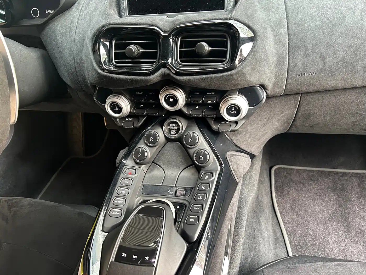 ASTON MARTIN V8 VANTAGE