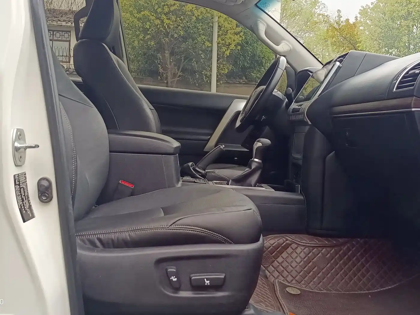 Toyota Prado 2019 3.5L Automatic TX-L Zunxiang Edition with Rear-mounted Spare Tire фото 6