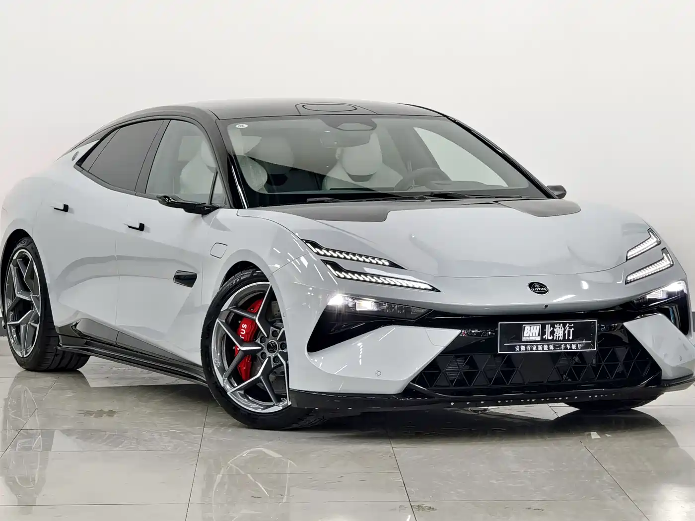 Lotus Cars EMEYA Blossom 2025 Lotus Launch Limited Edition фото 3