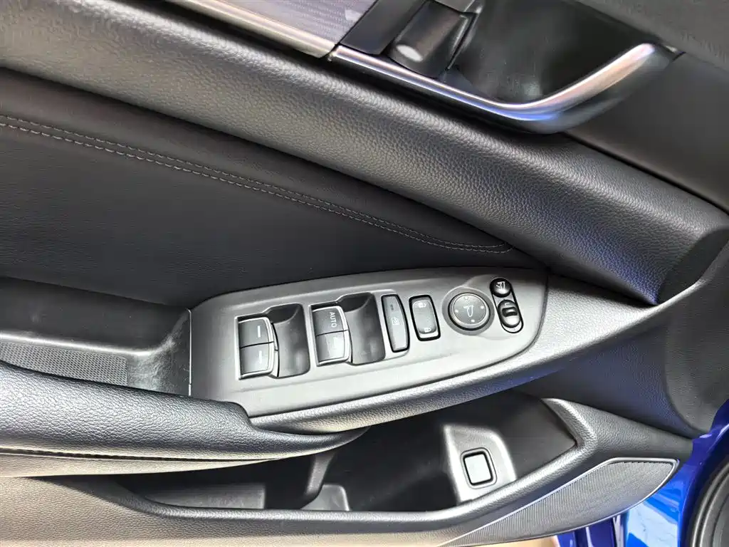 Фото 16 - Honda Accord