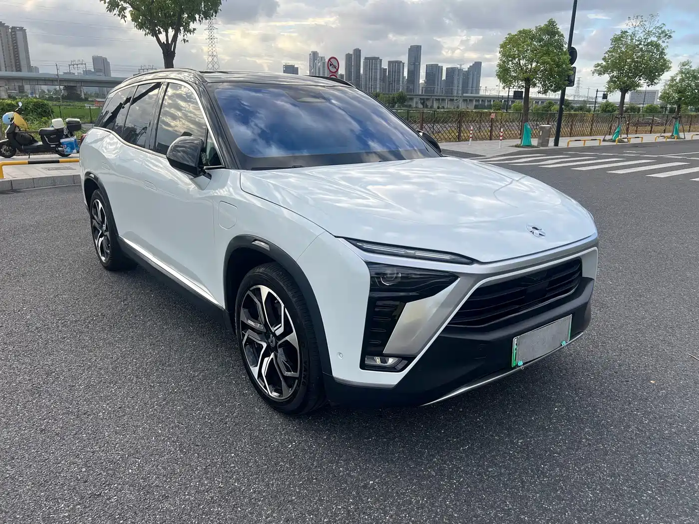 Фото 3 - NIO ES8