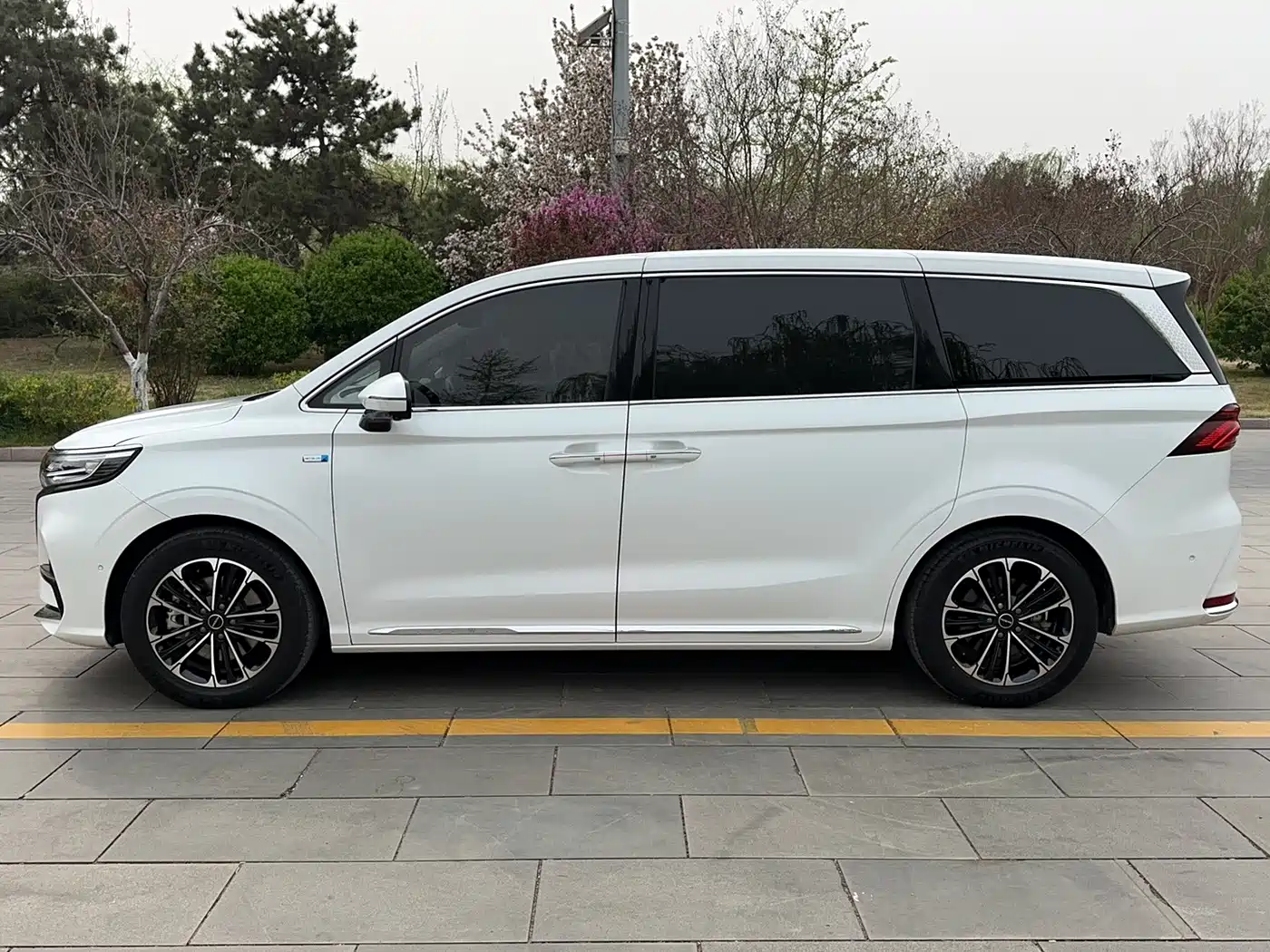 ROEWE IMAX8