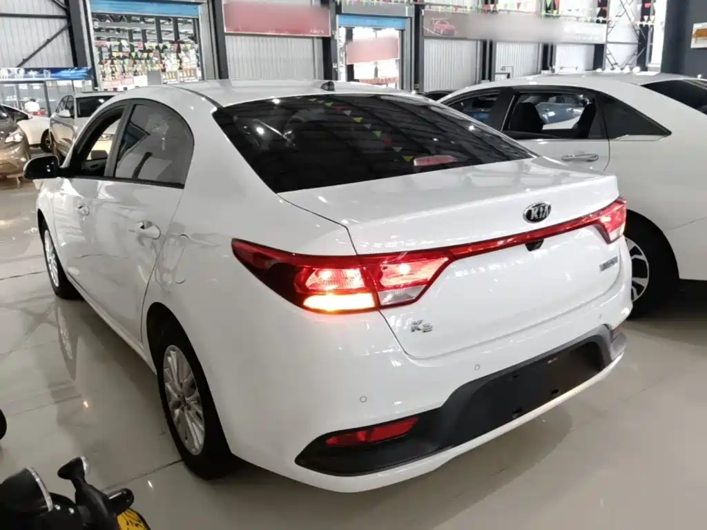 Kia K2 2017 2017 Sedan 1.4L AT GLS