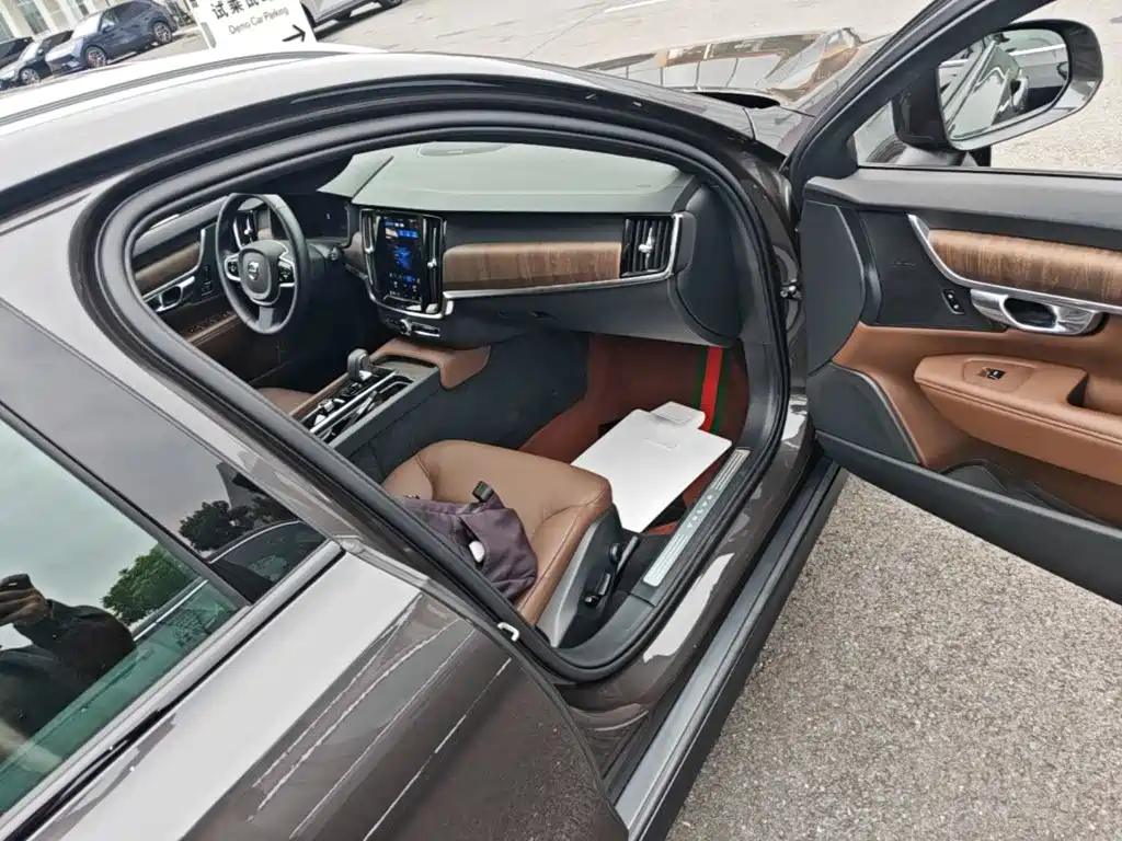 Photo 9 - Volvo V90