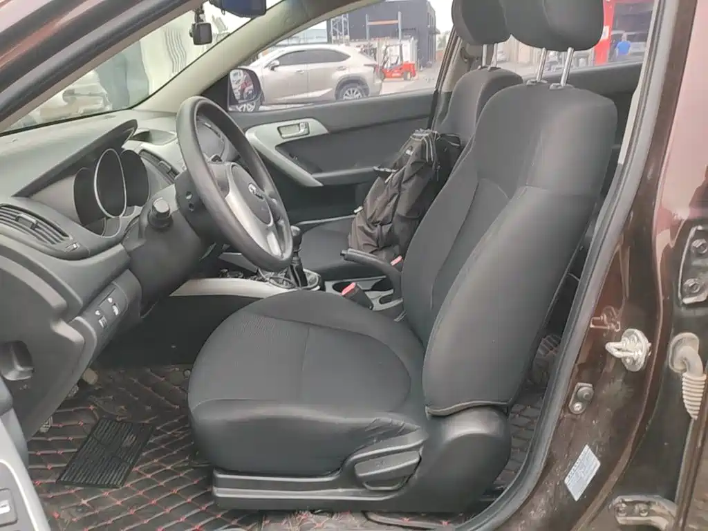 Kia Forte 2015 2014 1.6L MT GL
