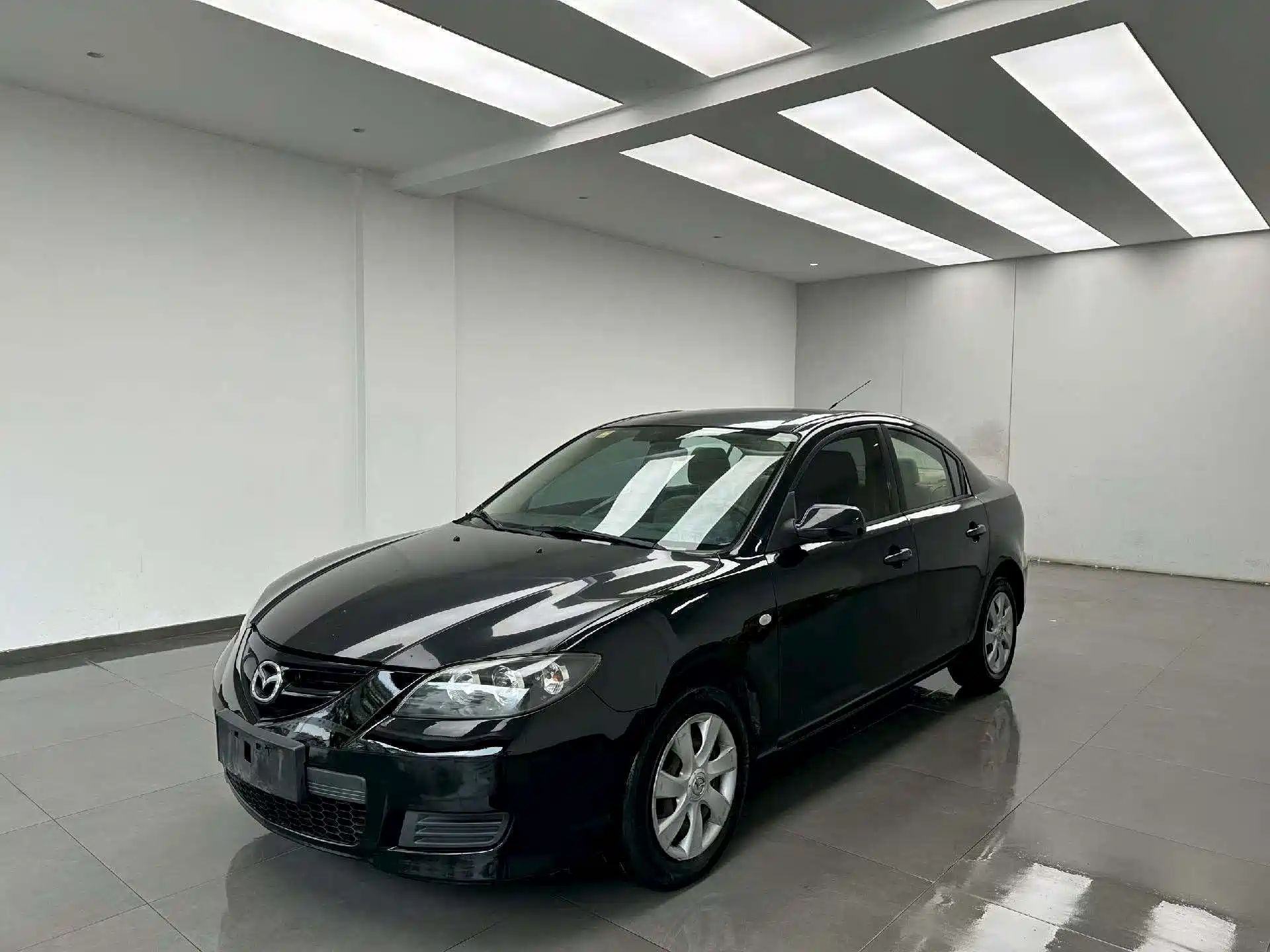 Фото 1 - Mazda 3