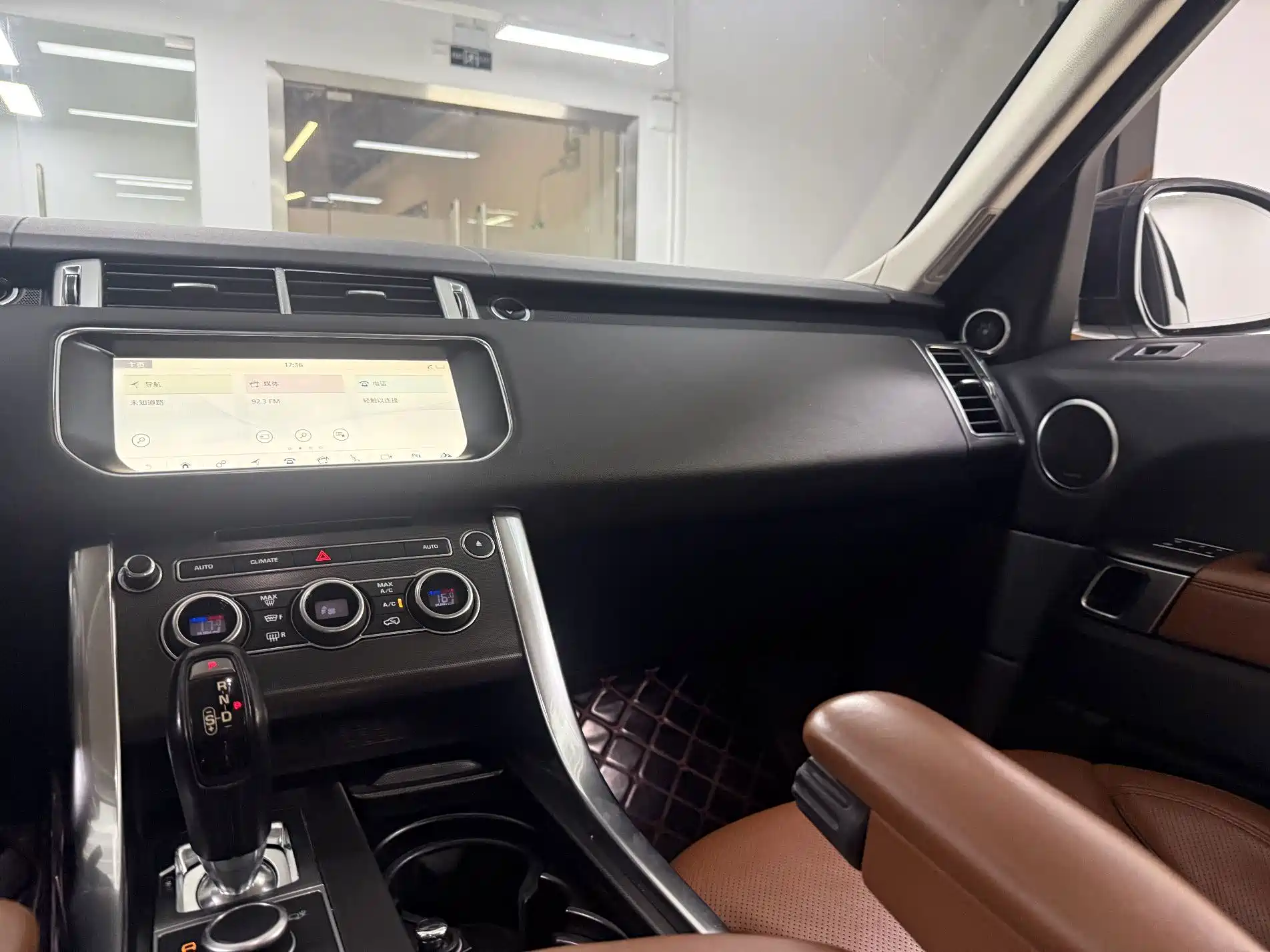 Photo 17 - Land Rover Range Rover Sport