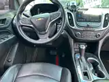 Photo 10 - Chevrolet Equinox