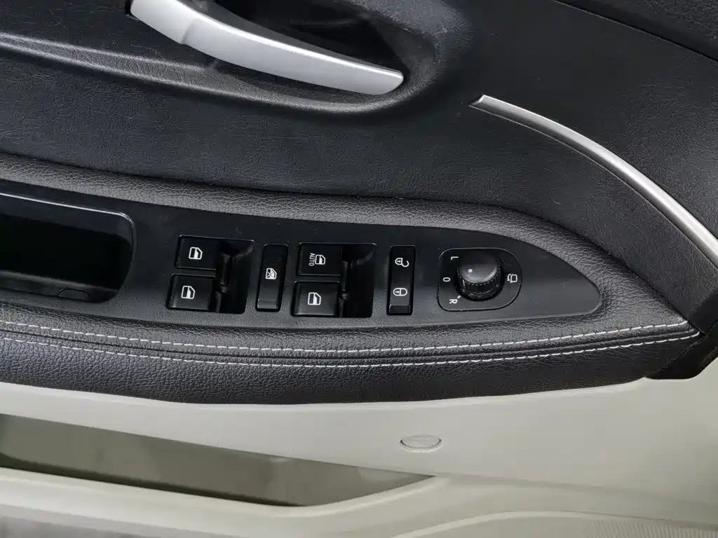 Фото 9 - BAIC Senova D50