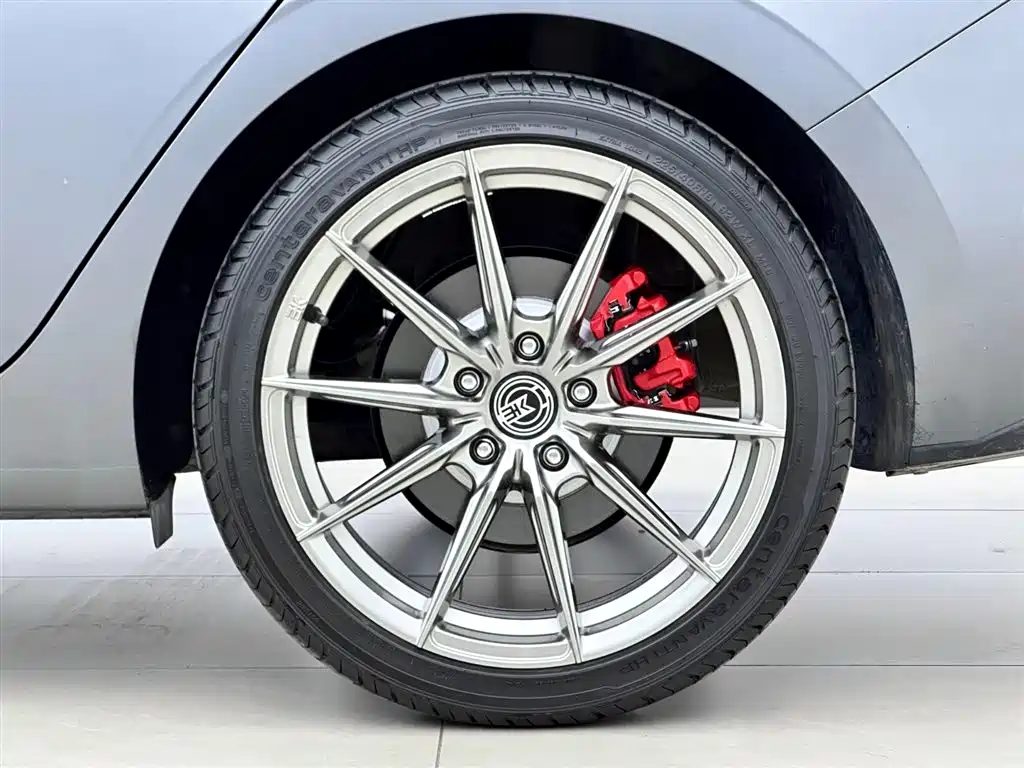 Hyundai Elantra 2022 1.5L CVT 20th Anniversary Edition фото 18