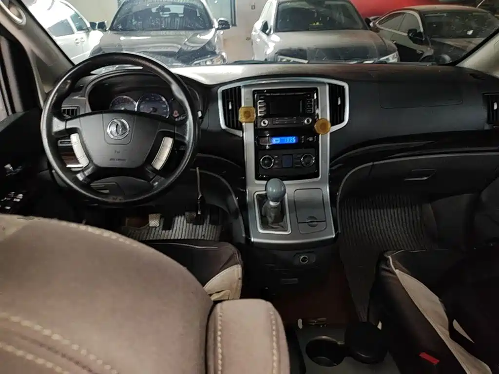 Dongfeng Fengxing Fengxing CM7 2015 2014 2.4L Manual Business Edition