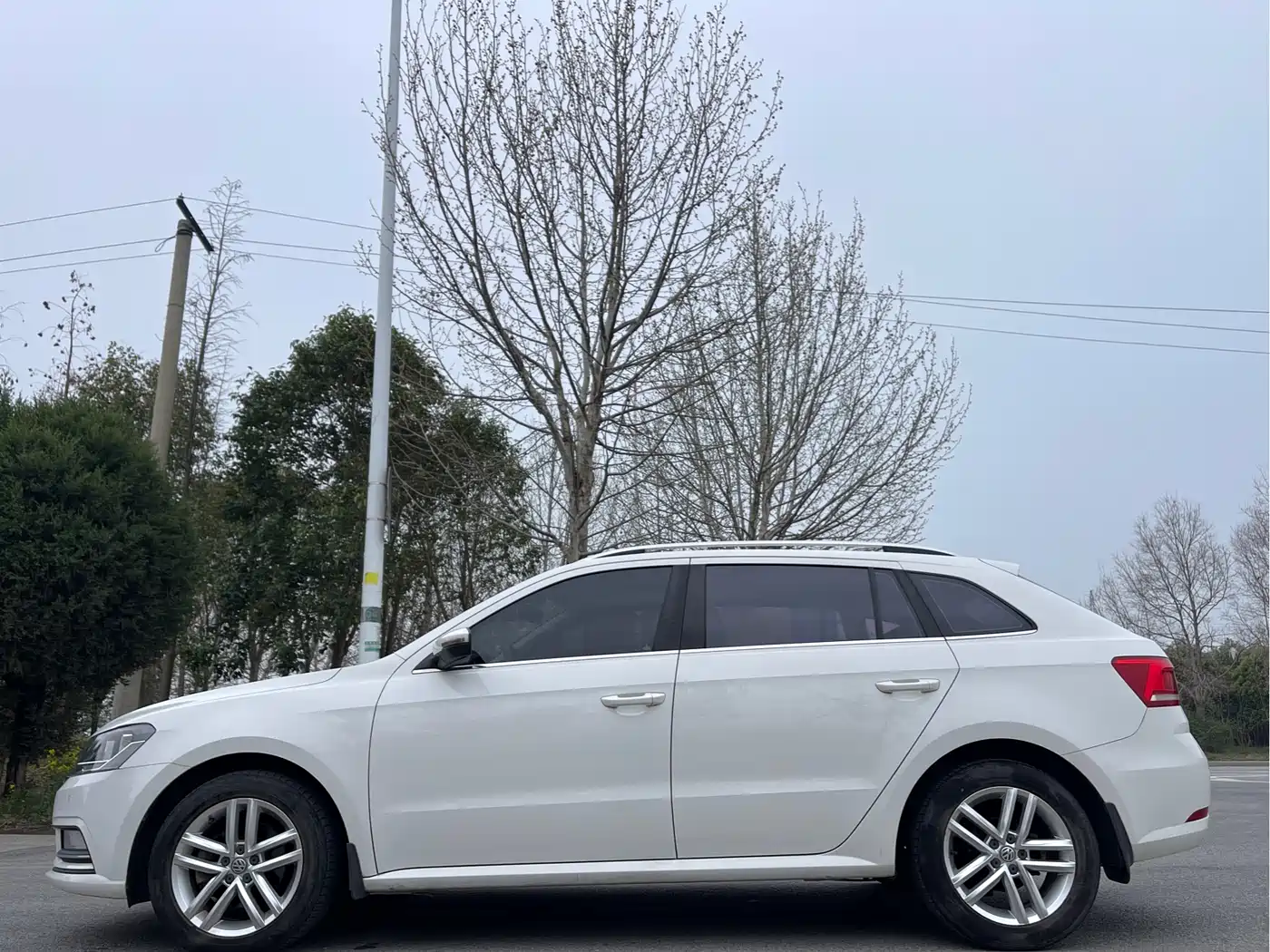 Volkswagen Lavida Tour 2017 1.6L Automatic Comfort Edition фото 4
