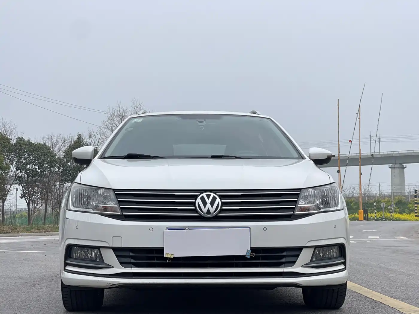 Volkswagen Lavida Tour 2017 1.6L Automatic Comfort Edition фото 2