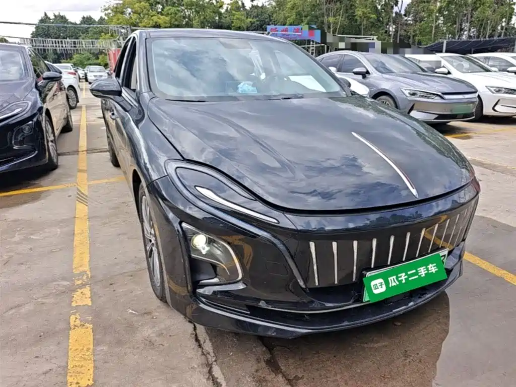 Hongqi E-QM5 2022 431km Charging Enjoyment Edition фото 4