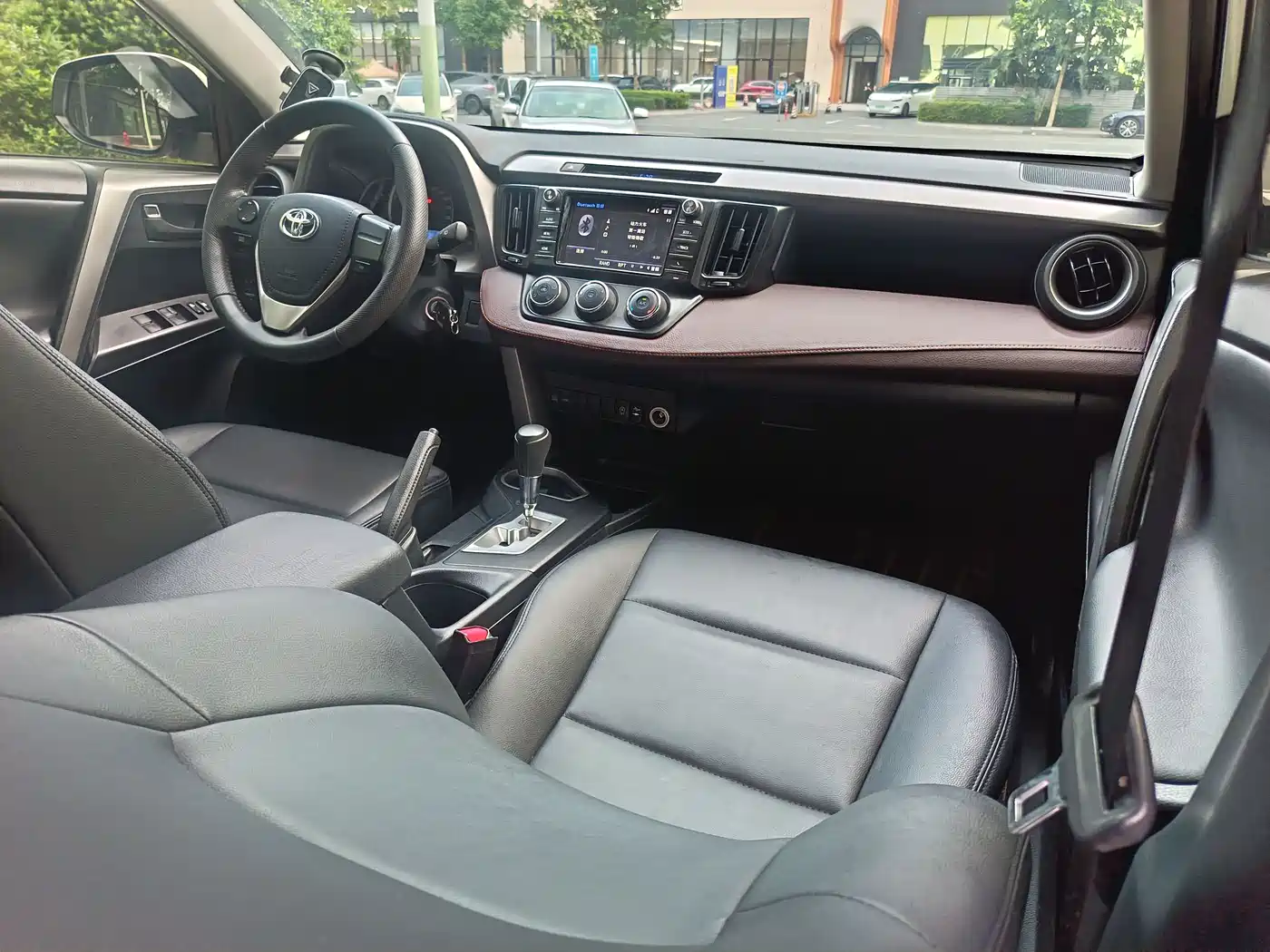Toyota RAV4 Rongfang 2016 2.0L CVT 2WD Urban (China V) фото 15