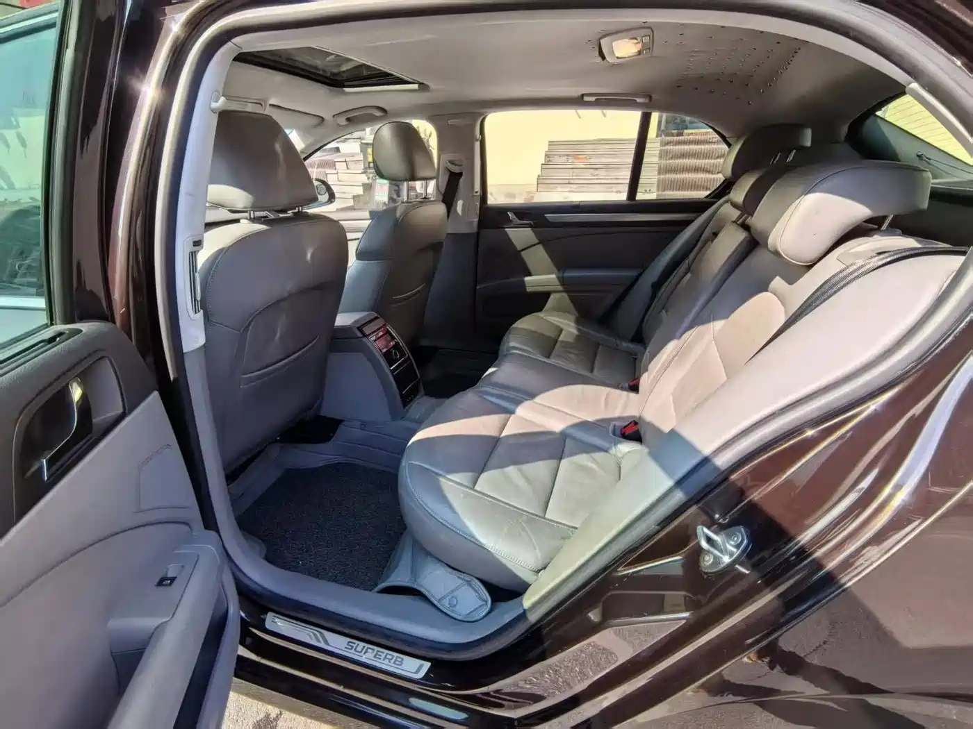 Škoda Superb 2013 1.8TSI Automatic Elegance Edition фото 9