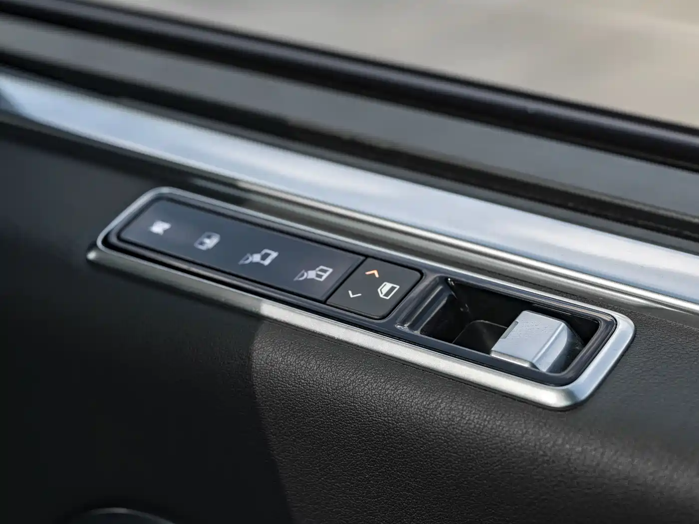 Land Rover Range Rover 2021 3.0 L6 Heritage Extended Classic Edition фото 21