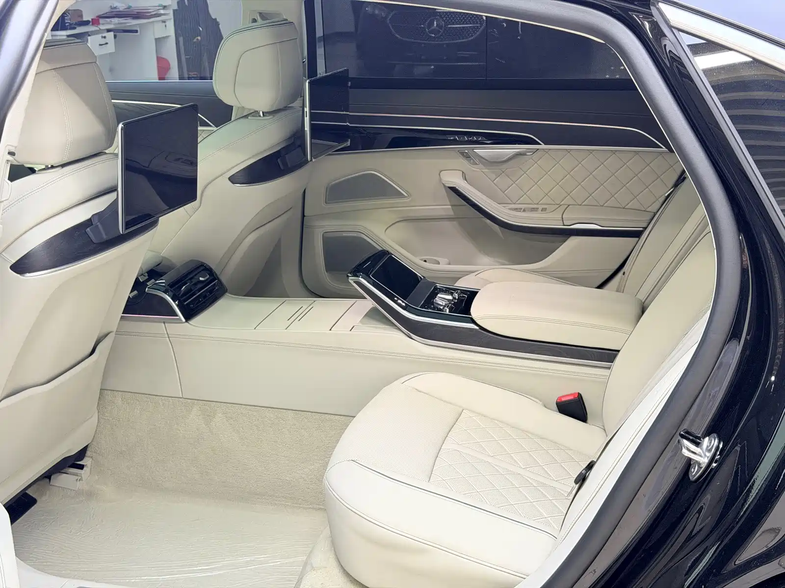 Фото 8 - Audi A8